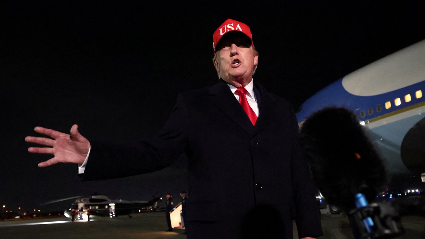 Трамп заявил, что "навсегда" открывает Ормузский пролив