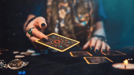 Tarot horoscope for all zodiac signs on November 17, 2025 - 285x160