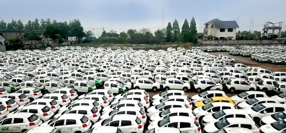 Откуда в Китае массовые свалки заброшенных электромобилей - фото, видео - фото 1