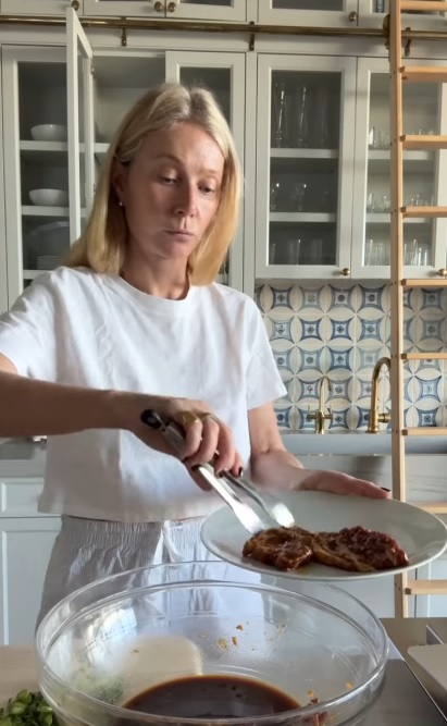 Як Гвінет Пелтроу створила кухню-мрію у скромному просторі - фото 3