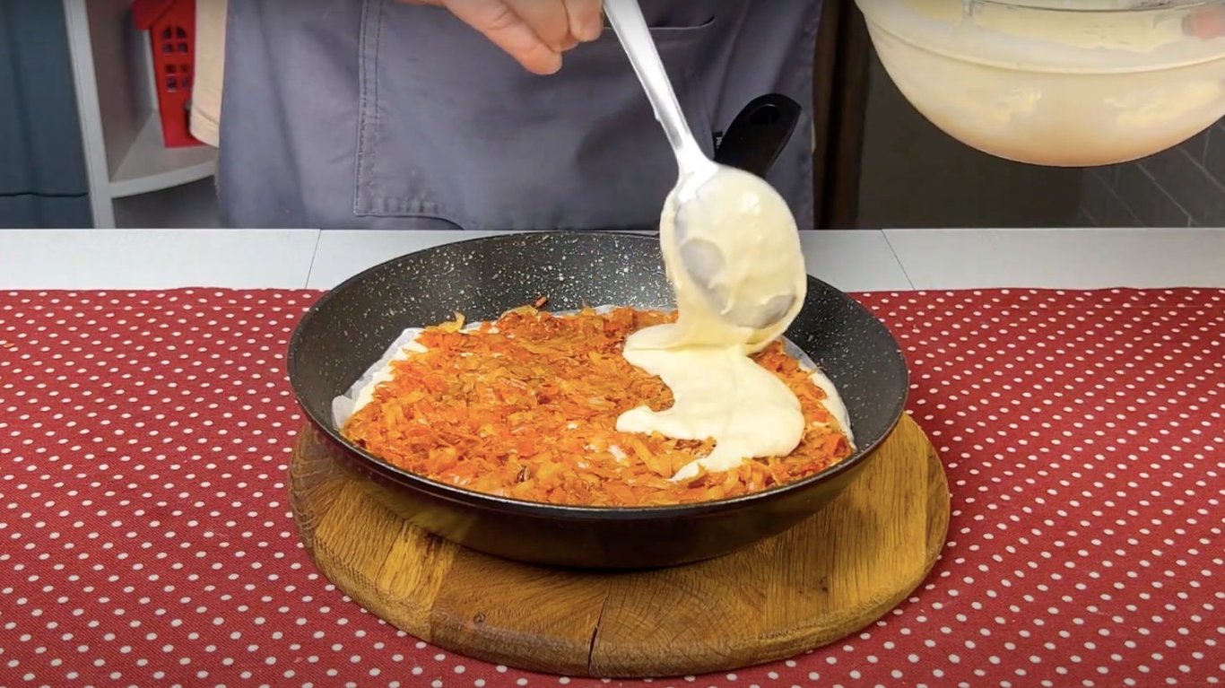 простий рецепт заливного пирога з капустою