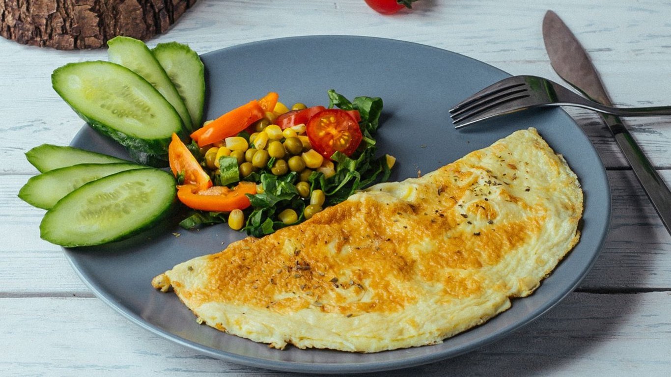 Простой и быстрый завтрак из яиц — видео рецепт