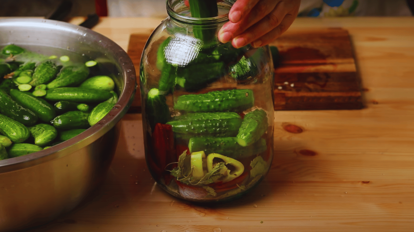 рецепт квашених огірків з буряком