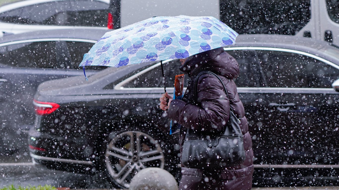 Синоптики прогнозують дощ та мокрий сніг в деяких регіонах