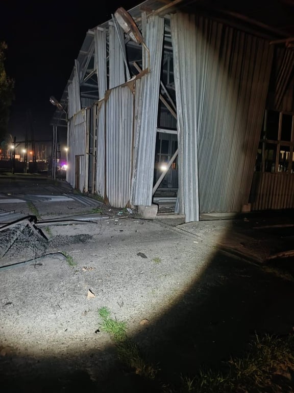 Зруйнований ангар в порту на Одещині