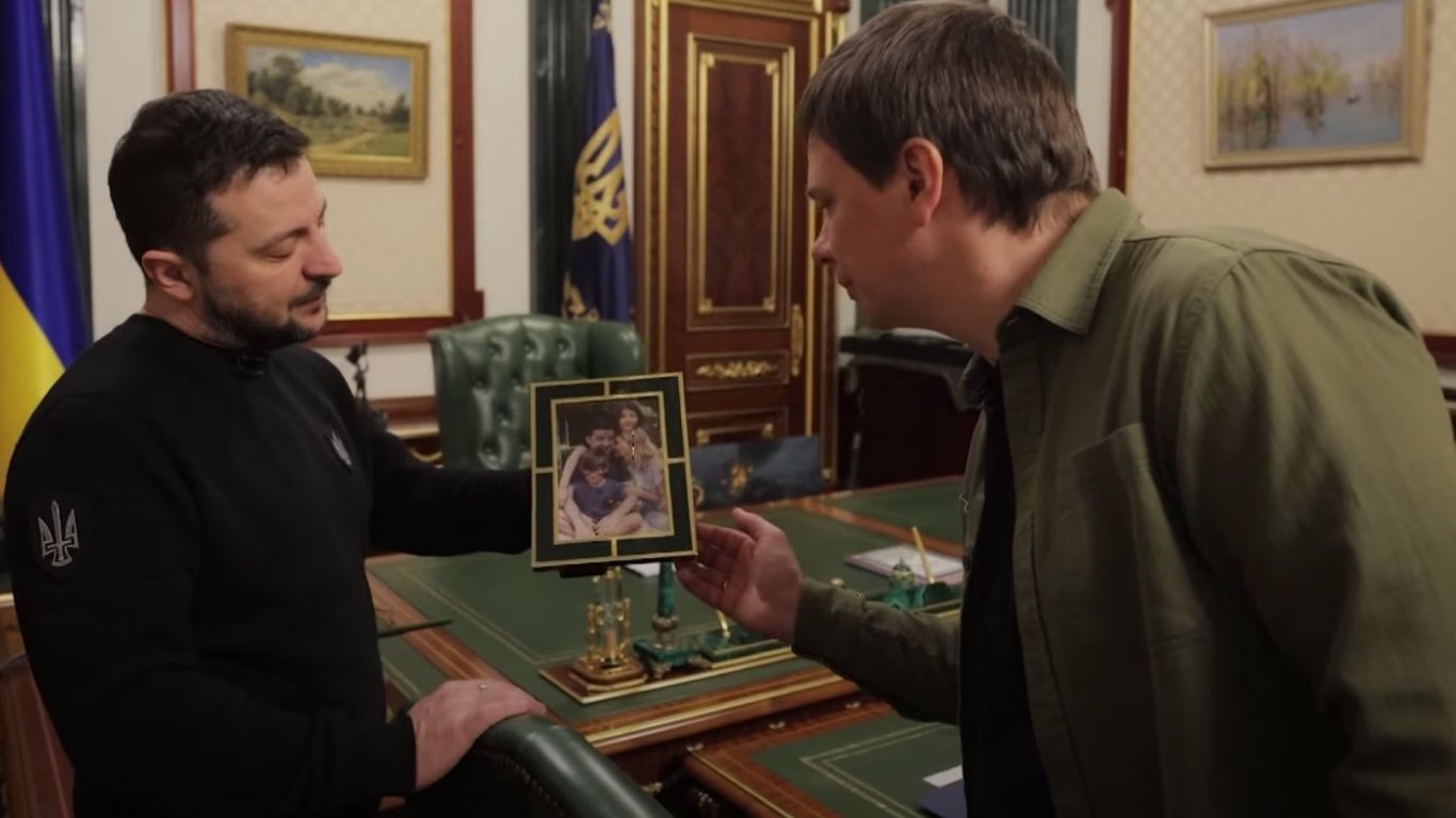 Как живет президент в условиях войны — Зеленский показал свою комнату на Банковой