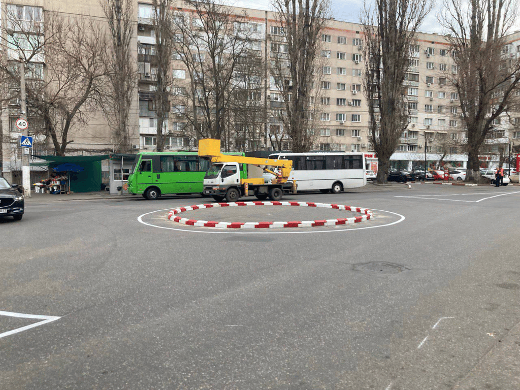 Нова система руху на транспортній розв'язці в Одесі - фото 1