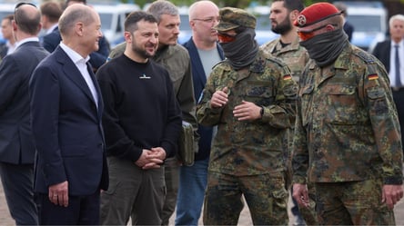 В Германии Зеленский встретился с украинскими военными, которые проходят обучение - 285x160