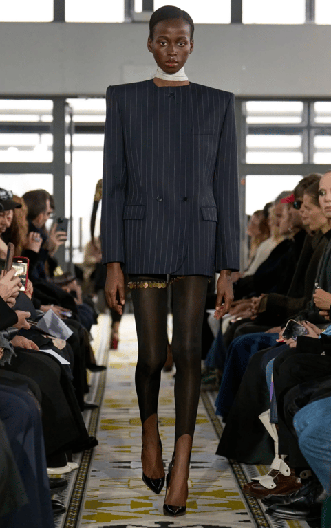 Чому сукня-жакет витісняє класичні сукні у 2025 році - фото 2