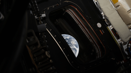 Артеміда-2: астронавти зробили унікальні фото Землі - 285x160