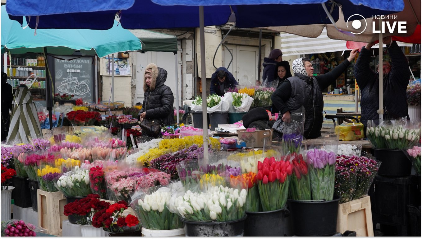 Квіти на день закоханих — яка ціна на одеському Привозі - фото 1