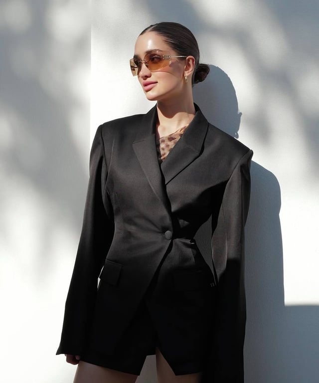 Приталений блейзер можна носити у будь-яку пору