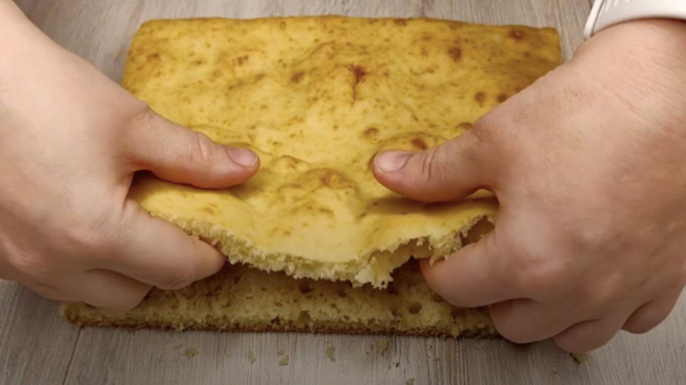 бюджетний торт з варенням на кефірі 