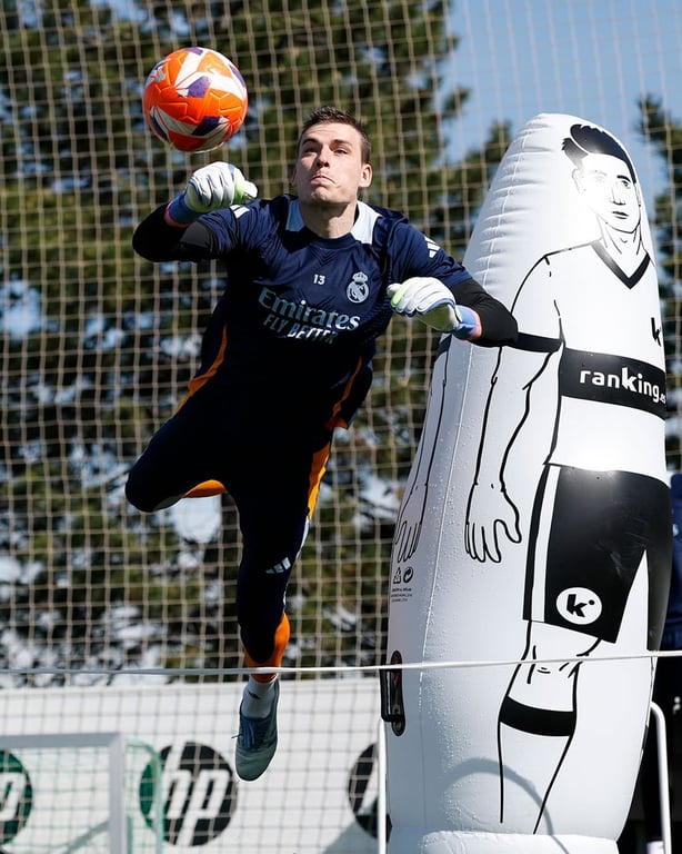 Андрей Лунин