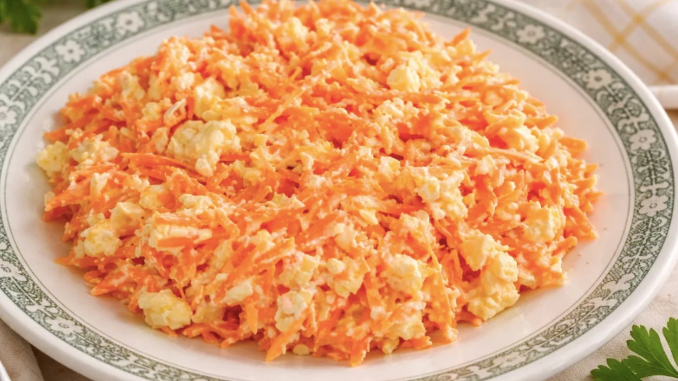 Очень вкусный салат из сырой моркови и творога за 2 минуты: быстрый рецепт