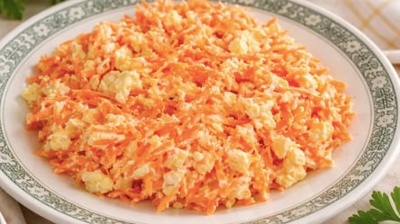 Дуже смачний салат із сирої моркви та сиру за 2 хвилини: швидкий рецепт - 290x166