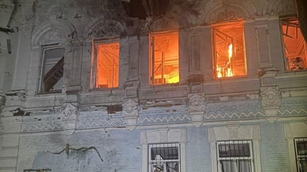 Россия атаковала историческое здание библиотеки в Черниговской области - 285x160