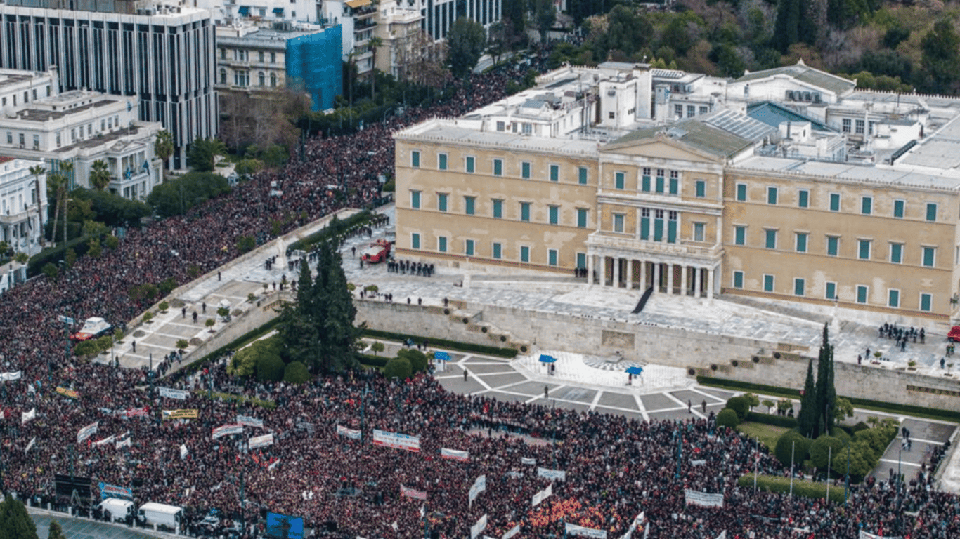 Mass protests and strikes broke out in Greece — What happened - 250x140