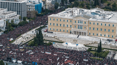 Mass protests and strikes broke out in Greece — What happened - 285x160