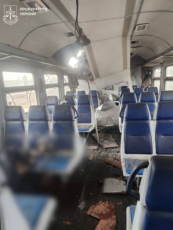 Дрон вдарив по електричці в Слатине