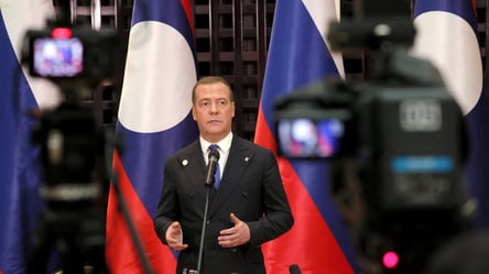 Медведев впал в бешеную истерику на фоне заявлений Байдена и решения Украины по УПЦ МП - 285x160