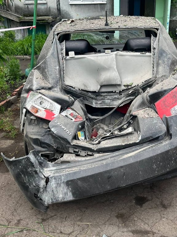 Пожежа в п’ятиповерхівці: російський дрон влучив у дім посеред ночі