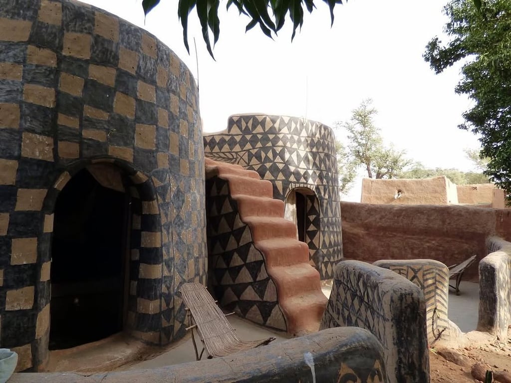 Королівський двір Тьєбеле  - фото