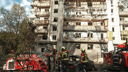 Рятувальники врятували з-під завалів чотирьох людей у Києві - 304x171