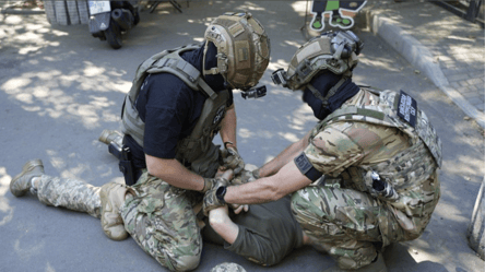 На Одещині затримали двох працівників ТЦК: ціна ухилення від мобілізації - 290x166