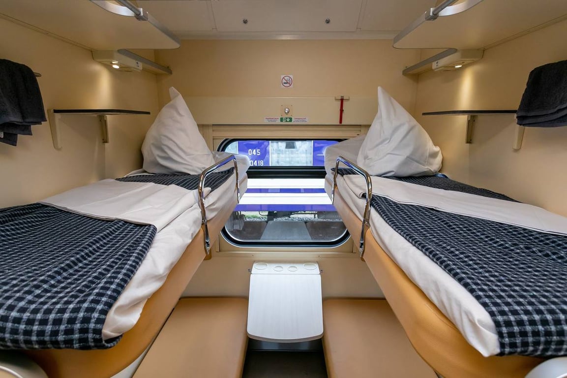 Укрзалізниця вперше отримала нові плацкартні вагони — фото - фото 4