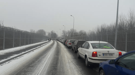Черги на кордоні України — які КПП здивують водіїв сьогодні - 285x160