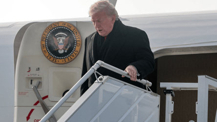 Дональд Трамп и его сын прибыли на форум в Давосе — видео - 304x171