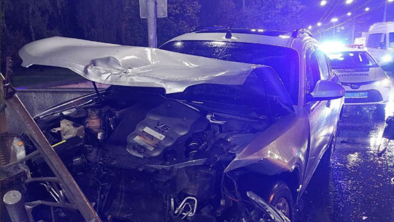 У Києві сталася серйозна ДТП з постраждалими, один з водіїв втік з місця аварії