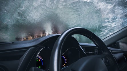 Как нельзя размораживать лобовое стекло внутри авто - 290x166