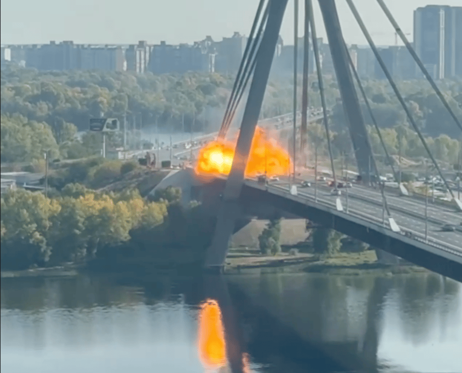 Вибух дрона на Північному мосту Києва 4 жовтня