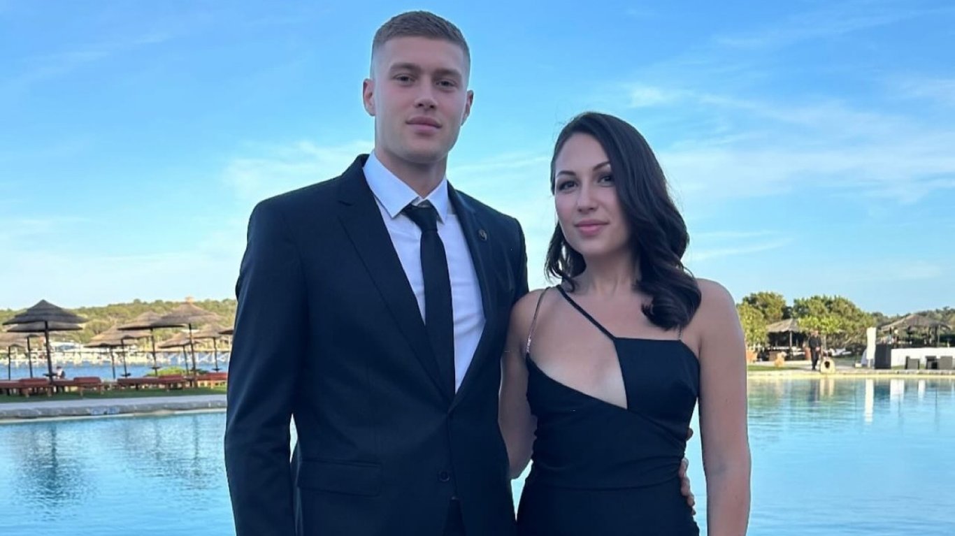 Артем Довбик с женой