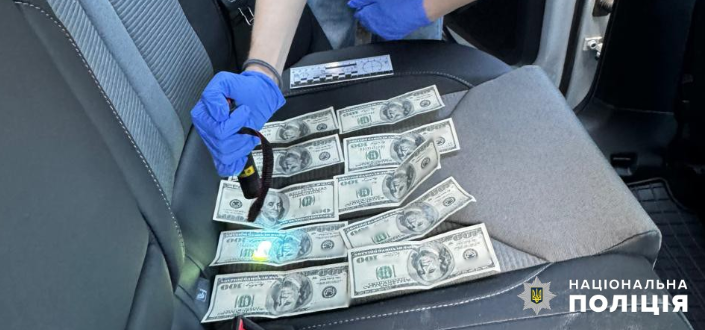 1 000 доларів хабара для держслужбовця Одеси