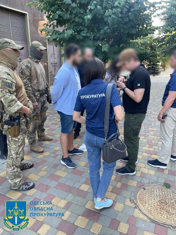 Затримання диякона. Фото: Одеська обласна прокуратура