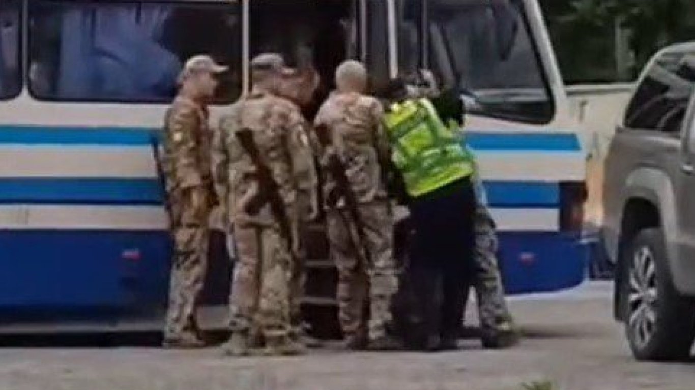 На Тернопільщині представники ТЦК побили чоловіка в процесі "мобілізації", — ЗМІ