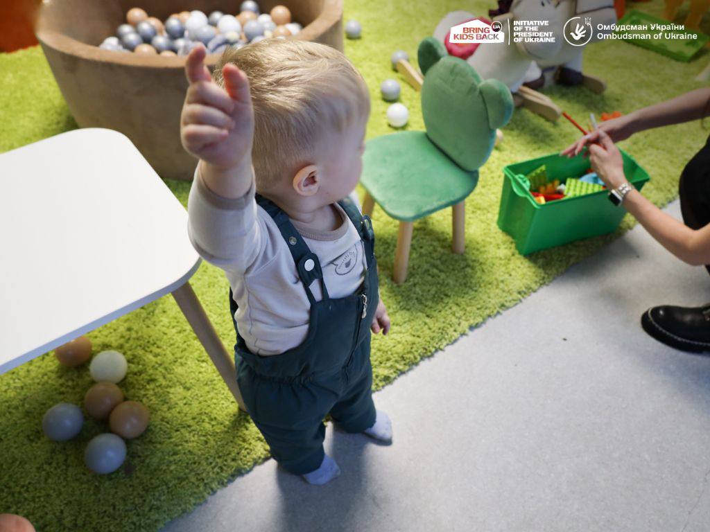 Дитина, яку повернули з окупації в Україну