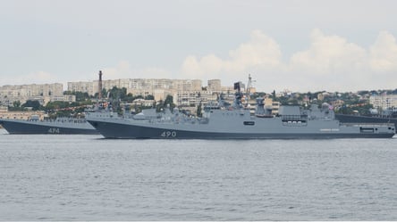 ГУР вдруге атакувало російський ракетоносець Адмірал Ессен - 304x171