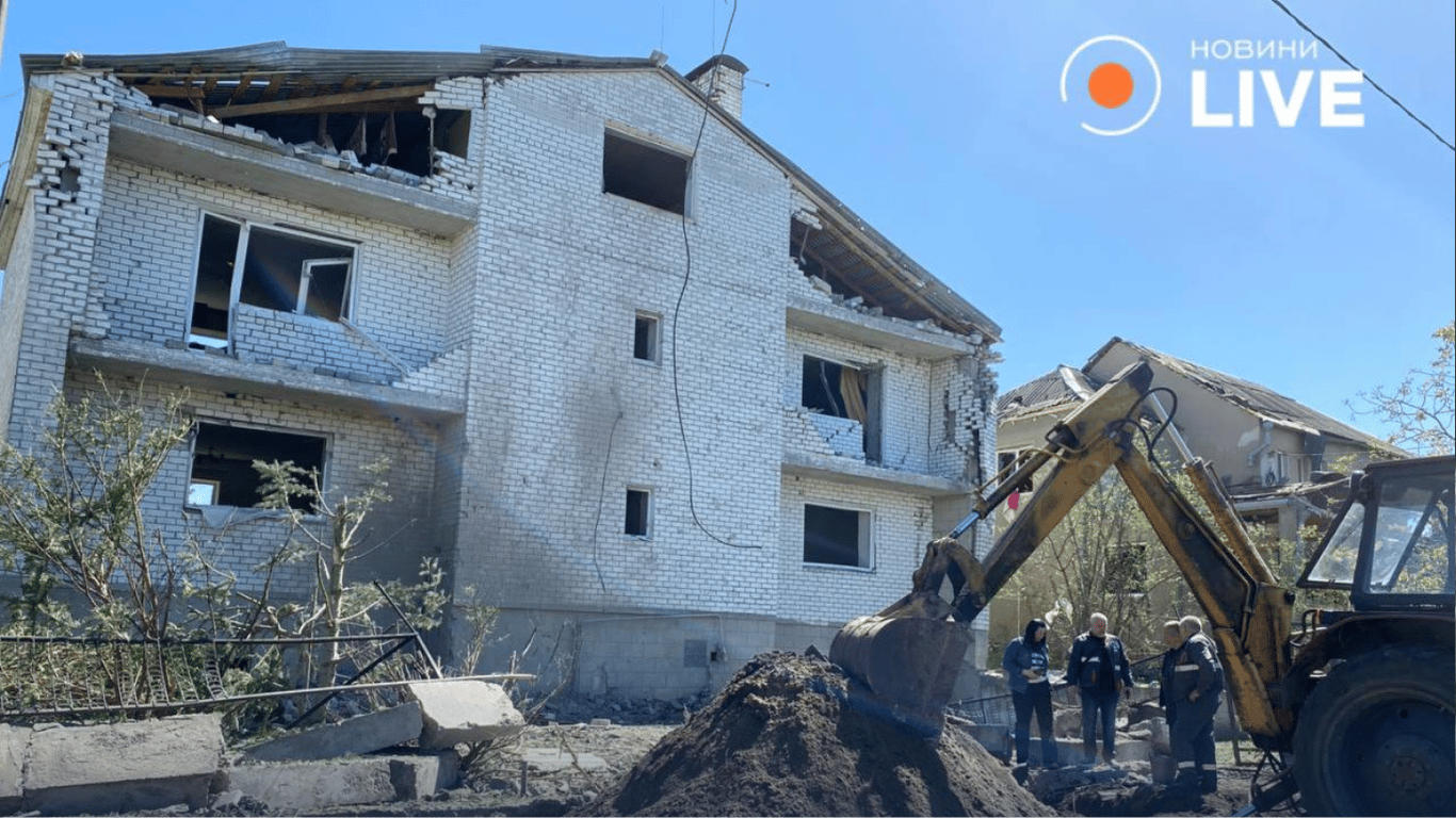 Авіаудар по Харкову — з'явилися фото й відео руйнівних наслідків атаки РФ