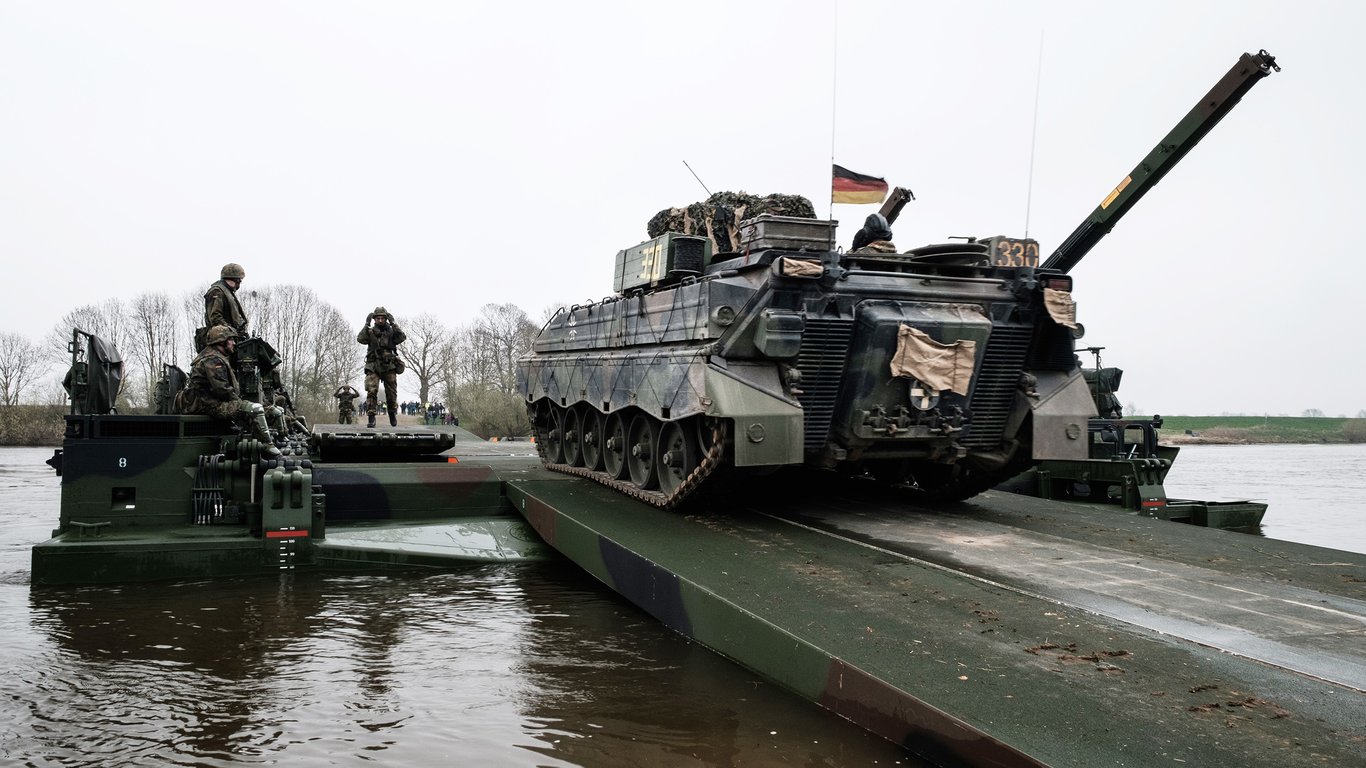 Коли Україна отримає німецькі БМП і танки