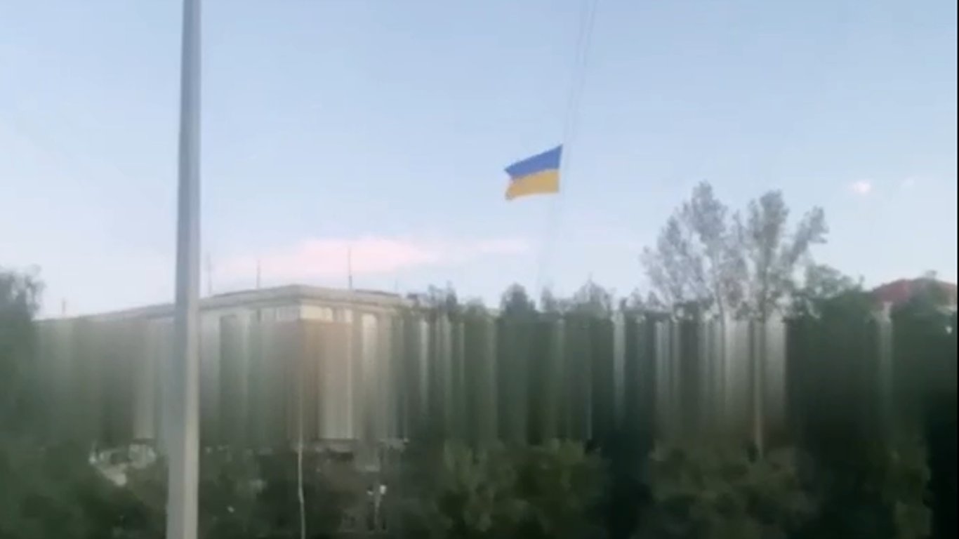 В Нижнем Новгороде появился украинский флаг напротив здания ФСБ