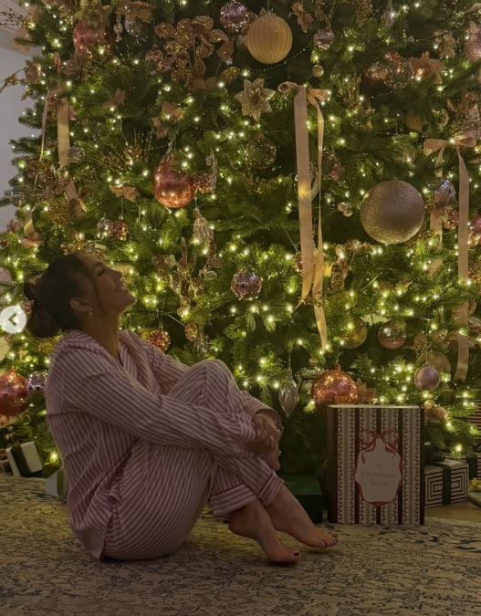 Повернення тренду — чим приголомшує ялинка Дженніфер Лопес (фото) - фото 1