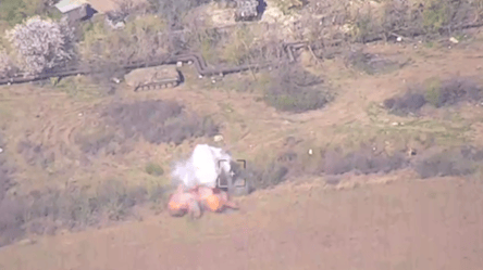 Бійці ССО знищили ворожу машину комплексу РЕБ "Борисоглєбськ-2" — відео - 285x160