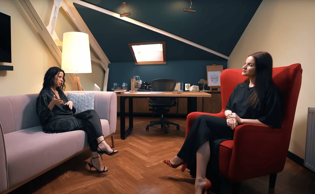 Ирина Горовая с Алиной Доротюк на интервью