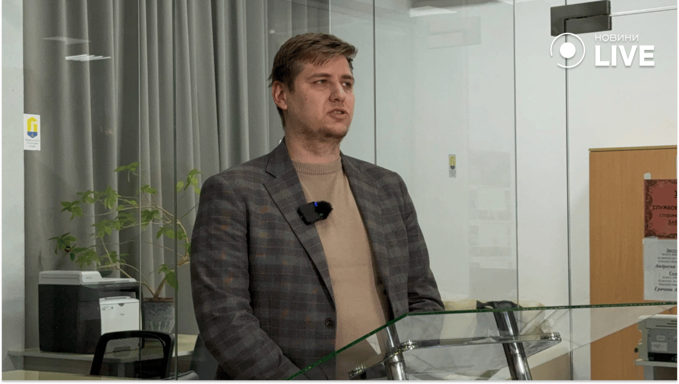 Чорне море в Одесі забруднене олією