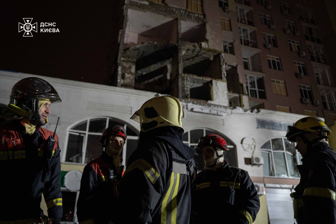 У Києві ліквідували наслідки обстрілу 27 грудня