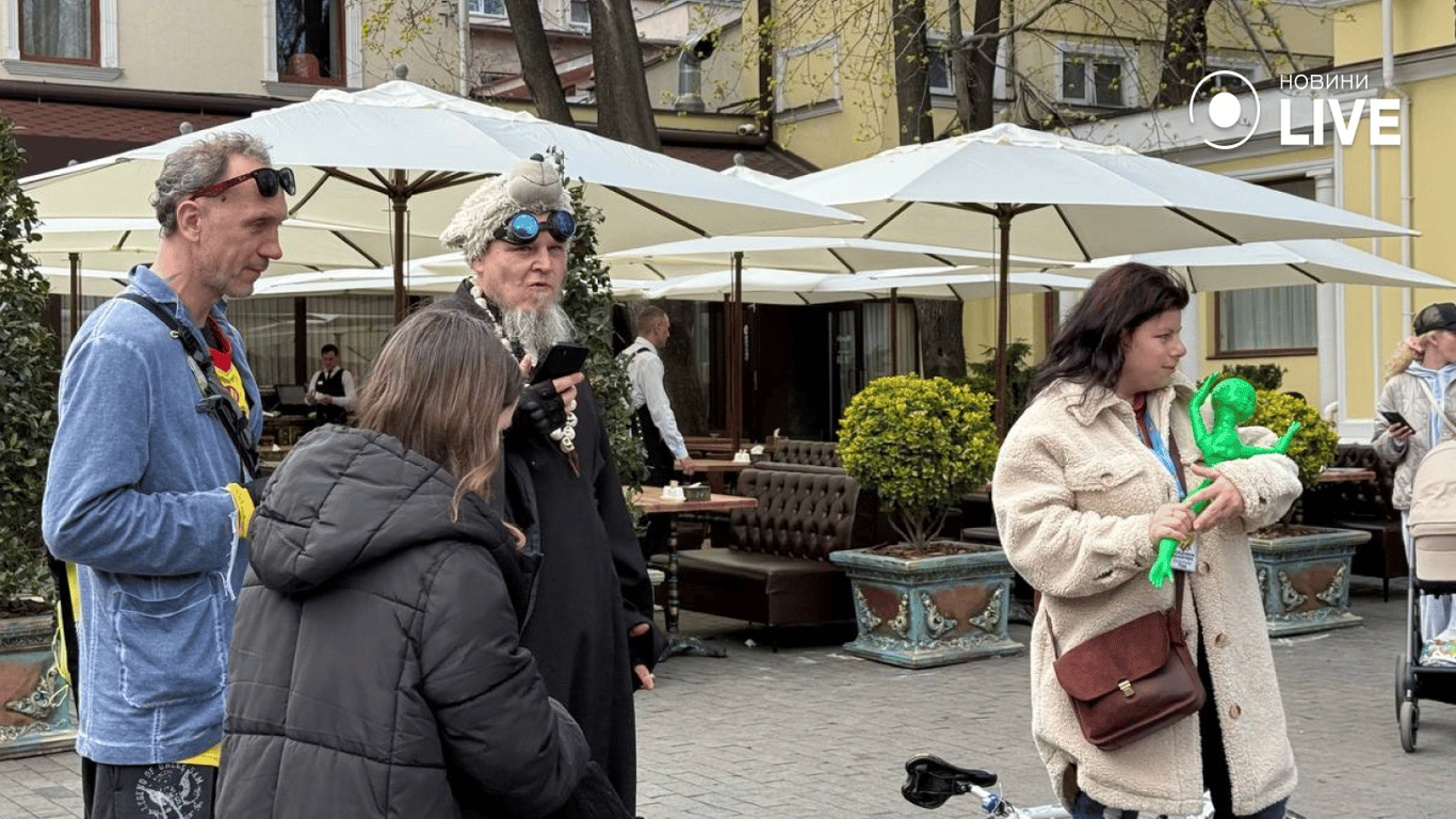 Жарти, фокуси та сміх – як одесити відзначили день гумору (фото) - фото 4